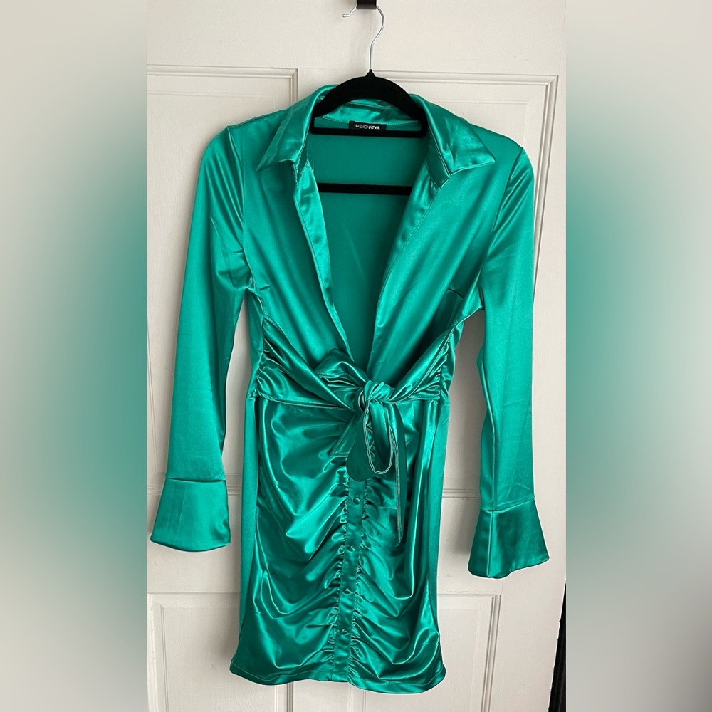 Green FashionNova Dress 💚